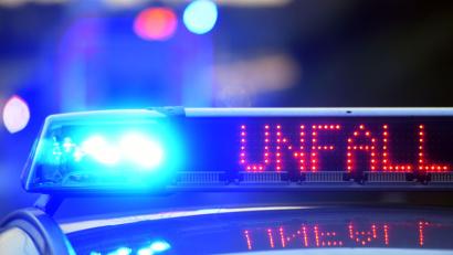 Symbolbild: Stefan Puchner/dpa
Kurz nach der Prüfung baute der 18-Jährige seinen ersten Unfall.