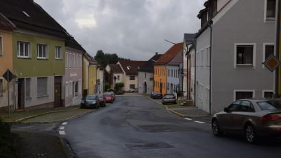 Bild: fla/exb
Am 14. Juli findet das Bürgerfest auf dem Marktplatz, laut Bürgermeister Josef Beimler dem Wohnzimmer Waldthurns, statt. Viele Vereine arbeiten an diesem Tag zusammen und tragen zum Gelingen der Veranstaltung bei.