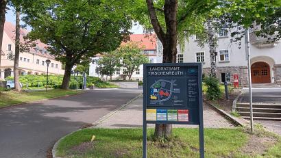 Bild: as
Auf dem Lageplan der Ämtergebäude wäre oben rechts Platz für ein viertes Haus. Wo derzeit Garagen und Parkplätze sind, sollte ein zusätzlicher Verwaltungsbau entstehen.