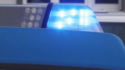 Symbolbild: Bodo Schackow/dpa
In Hartenstein ist es zu einem großen Einsatz von Polizei und Feuerwehr gekommen.