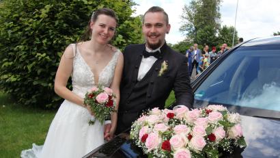 Bild: kro
Theresa und Dominik Gleißner heirateten am Samstag in der Pfarrkirche Mariä Heimsuchung in Poppenreuth.