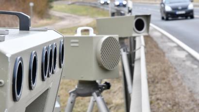 Symbolbild: Petra Hartl
320 Euro muss ein Autofahrer zahlen, nachdem ihn die Polizei geblitzt hat.