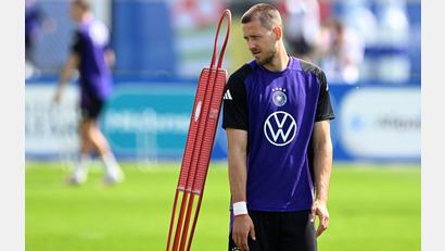 Bild: Federico Gambarini/dpa
Der Wechsel von Waldemar Anton zum BVB ist perfekt.