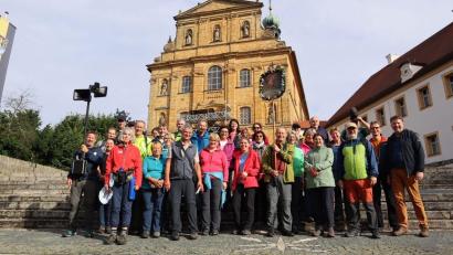 Bild: Ramona Schricker/exb
Geschafft. Das sind die Teilnehmer der Fußwallfahrt der Pfarreiengemeinschaft Mantel-Neunkirchen am Ziel in Amberg: am Mariahilfeberg.