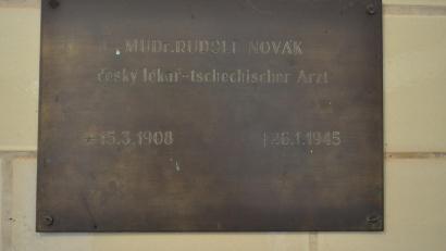 Bild: PI NEW/exb
Die Gedenktafel für Rudolf Nowak ist aus dem Gelände der KZ-Gedenkstätte Flossenbürg gestohlen worden.