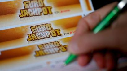 Bild: Monika Skolimowska/dpa-Zentralbild/dpa
Spieler aus NRW gewinnt rund 98 Millionen Euro