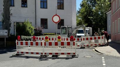 Bild: Dominik Mark
Seit Montag, 8. Juli, ist die Wernberger Straße zwischen Wittschauer Straße und der Außenstelle des Landratsamts in Vohenstrauß gesperrt.