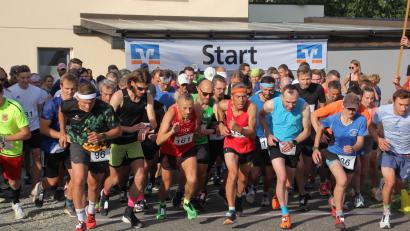 Bild: kro
Start frei zum 25. Waldnaabtal-Crosslauf der DJK Falkenberg, diesmal allerdings in entgegengesetzter Laufrichtung.