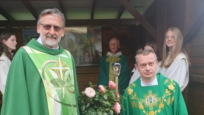 Bild: mas
Guardian Pater Stanislaus (links) verabschiedet Pater Witold.