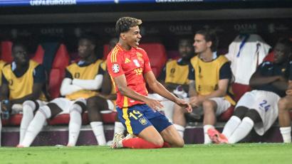 Bild: Jens Niering
Lamine Yamal feiert sein Tor.