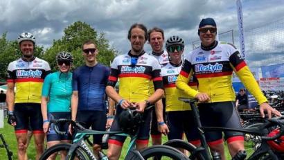 Bild: Andreas Baumgärtel
Mitglieder des VC Corona Weiden nahmen am Jura-Radmarathon in Lupburg teil. Die Strecke ist über 200 Kilometer lang.