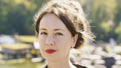 Bild: Max Zerrahn/exb
Laura Lichtblau liest beim Sommerfest im Literaturhaus Oberpfalz aus ihrem Roman "Sund".