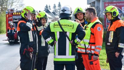 Bild: Stephan Huber
Der Kreisbrandrat im Einsatz: Hier steht Christof Strobl an der Bundesstraße 14 bei Hirschau.