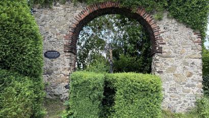 Bild: Bernhard Knauer/exb
Der Museumsverein Neustadt renoviert das ehemalige Grabkreuz des Neustädter Malers und Restaurators Thaddäus Rabusky.