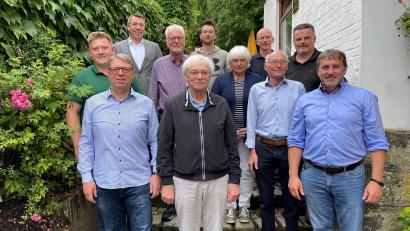 Bild: ilt
Der neue Vorstand (von links): Vordere Reihe: Norbert Wilterius, Franz Sporer, Ewald Plößner; Zweite Reihe: Marco Streit, Margit Kohl, Heribert Lassner; hintere Reihe: Christian Lindner, Eckard Wiltsch, Michael Biersack, Markus Kleber und Uwe Meissel.