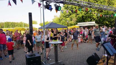 Bild: Maria Montaperti/exb
Die Veranstalter der SpVgg hoffen bei der Neuauflage zum Jubiläum auf eine ähnlich gute Stimmung wie beim 1. Bright-Mountain-Festival im Juli vergangenen Jahres.