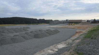 Bild: fz
Auf diesem Areal hätte das Containerdorf für bis zu 200 Asylsuchende errichtet werden sollen. Es kommt jetzt allerdings nach Aussage von Landrat Andreas Meier doch nicht zustande.