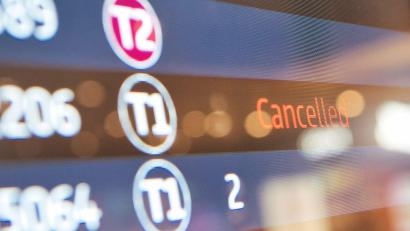 Symbolbild: Paul Zinken/dpa
Der Bundesgerichtshof stärkt die Rechte von Pauschalreisenden: Auch bei vorzeitigem Abbruch einer Reise, wie im Fall einer wegen Corona abgebrochenen Kreuzfahrt, können Entschädigungen für Flugausfälle geltend gemacht werden.