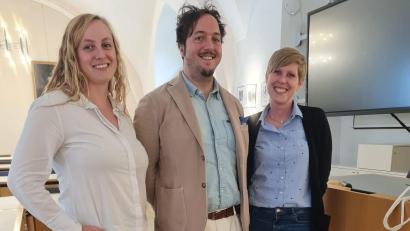 Bild: Irene Hug /exb
Die neue Geschäftsführerin des Regionalen Steuerungsverbundes, Carina Rösl, zusammen mit dem neu gewählten zweiten Sprecher Benjamin Treffert und der ersten Sprecherin Juliana Schweitzer (von links).