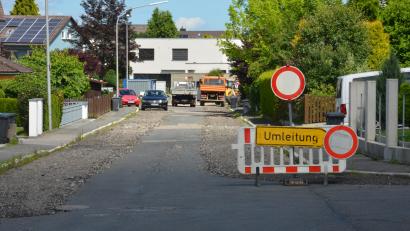 Bild: dob
Bis Ende Oktober soll der Vollausbau der Kößlmühlstraße im Bereich Amselweg beendet sein.