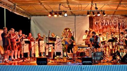 Archivbild: Musikverein Freudenberg/exb
Bei der Jakobi-Kirwa geht es in Freudenberg traditionell zünftig zu. Das wird auch am 20. und 21. Juli 2024 so sein.