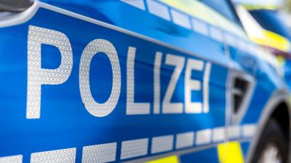 Symbolbild: David Inderlied/dpa
Unbekannte steckten Schrauben in die Reifen eines weiteren geparkten Autos. Die Polizei sucht nun nach Zeugen.