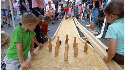 Bild: bl
Eine besondere Attraktion beim Pfreimder Bürgerfest war in diesem Jahr die historische Kegelbahn.
