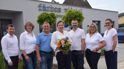 Bild: bö
Ihr 30-jähriges Dienstjubiläum feierte in den vergangenen Tagen Marion Altmann (MItte) beim Versicherungsmakler Färbos in Schmidmühlen. Dazu gratulierten Markus Wellnhofer, Sandra Braun, Paul Färber, Thomas Färber, Sonja Fleischmann und Kerstin Jäger (von links).