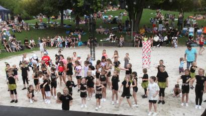 Bild: Hirsch
„Sand- & Sound-Fiesta“ im Schwandorfer Freibad: Am Nachmittag tanzten die Kinder, am Abend die Erwachsenen.