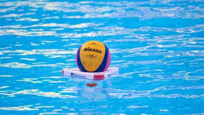 Symbolbild: Bernd Thissen/dpa
Die Nachwuchs-Wasserballer des SV Weiden haben das eigene Turnier um den Allianz-Vorsatz-Pokal gewonnen.