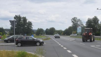 Bild: fz
An der Kreuzung bei Etzenricht treffen täglich 9600 Fahrzeuge, davon 750 Lastwagen, aufeinander. Fahrradfahrer sind nicht erfasst.