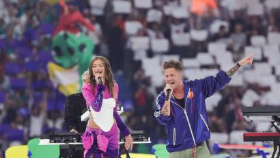 Bild: Christian Charisius/dpa
Sängerin Leony performt mit Meduza und OneRepublic den offiziellen UEFA EURO 2024 Song "Fire".
