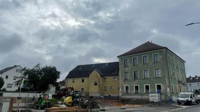 Bild: bod
Nicht nur der Parkplatz "Pressath-Nord", auch der gesamte ehemalige Klostergarten und in Kürze auch der Eingangsbereich vor dem Haus der Heimat sind von den Baumaßnahmen betroffen.
