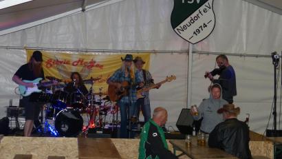 Bild: hme
Country-Musik war am Freitag angesagt, das "Stevie McGee Duo" sorgt für den Sound.