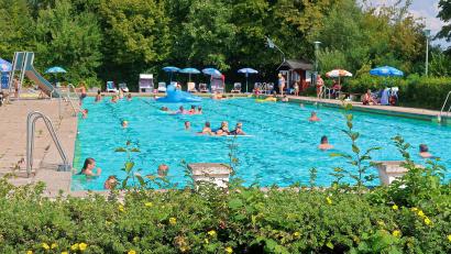Bild: bsc
Das Friedenfelser Freibad ist nicht nur bei Schwimmern beliebt. Auch viele Feierlichkeiten wurden hier schon ausgerichtet. Am Sonntag feiern die Friedenfelser das 55-jährige Bestehen des Freibads.