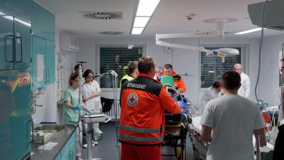 Archivbild: tr
2019 wurde der völlig modernisierte OP-Trakt mit neu gestalteter Notaufnahme im Krankenhaus Tirschenreuth in Betrieb genommen. Finanziert wurde dies mit einer Millionenförderung des Freistaats an die Kliniken Nordoberpfalz AG. Nun bringt Ex-MdB Meier die Rückerstattung der Fördergelder ins Gespräch.
