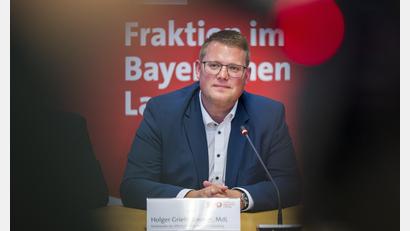 Bild: Peter Kneffel
Holger Grießhammer stellt sich während einer Pressekonferenz im Bayerischer Landtag als neuen Fraktionsvorstand der Bayern-SPD vor.