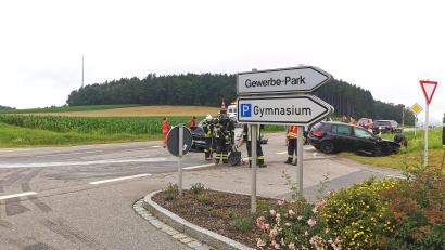 Bild: Portner
Nach einem Abbiegeunfall auf der Bundesstraße 22 bei Oberviechtach kam es am Dienstagmorgen an der Ausfahrt Gewerbepark zu Verkehrsbehinderungen.