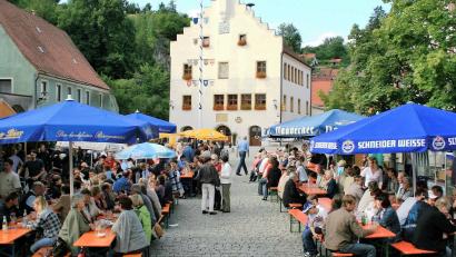 Archivbild: jp
Fünf Jahre mussten die Menschen in Kastl und Umgebung darauf warten: Vom 19. bis 21. Juli steigt wieder ein Bürgerfest auf dem Marktplatz.