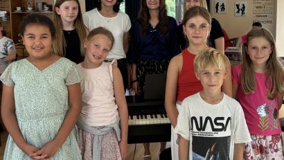 Bild: Anton Schinhammer/exb
Die Schüler der Musikschule „Fantasie" unterhalten im Maria-Seltmann-Haus.