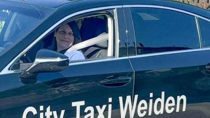 Bild: Dominik Bauriedl 
Tanja Fischer von City-Taxi in Weiden ist von der "Fifty-Fifty-Taxi"-Aktion für Jugendliche im Landkreis Neustadt/WN überzeugt.