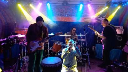 Bild: Bernd Mende/exb
"Cook Rays Gone" eröffnen das Festival im "Parapluie".