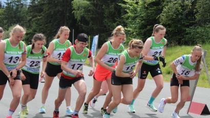 Bild: Herta Zeiler/exb
Kerstin Schmidt (Startnummer 17) und Michaela Waldt (Startnummer 26) überzeugten bei den deutschen Meisterschaften im Sommerbiathlon.