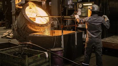 Archivbild: Hösamer
Bei Fronberg Guss im Schwandorfer Stadtteil werden unter anderem Teile für Großmotoren gegossen.