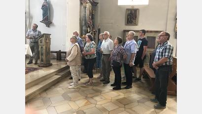 Bild: mma
Manches gab es in der Riedener Kirche zu bestaunen, durch die Ortsheimatpfleger Hubert Haas führte.