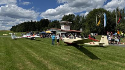 Bild: gdö/exb
Beim Flugplatzfest in Erbendorf standen natürlich die Flieger im Mittelpunkt.