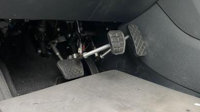 Bild: Mikolaj / exb
Eine Autofahrerin verwechselte Gas und Bremse und fuhr in Amberg gegen eine Steinmauer.