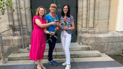 Bild: Judith Peter/exb
Karin Schönberger, Silvia Schönberger und Judith Peter musizieren in St. Josef.