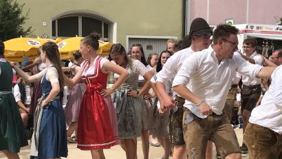 Bild: mma
WIe im richtigen Leben geht es mal auseinander und dann auch wieder zusammen. So ist es auch beim Hahnbacher Marktfest.