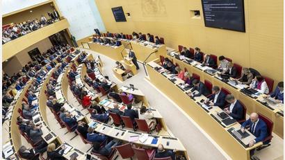 Archivbild: Peter Kneffel
Der Landtag hat mehrere Gesetze und Gesetzesänderungen verabschiedet sowie seine Geschäftsordnung angepasst.